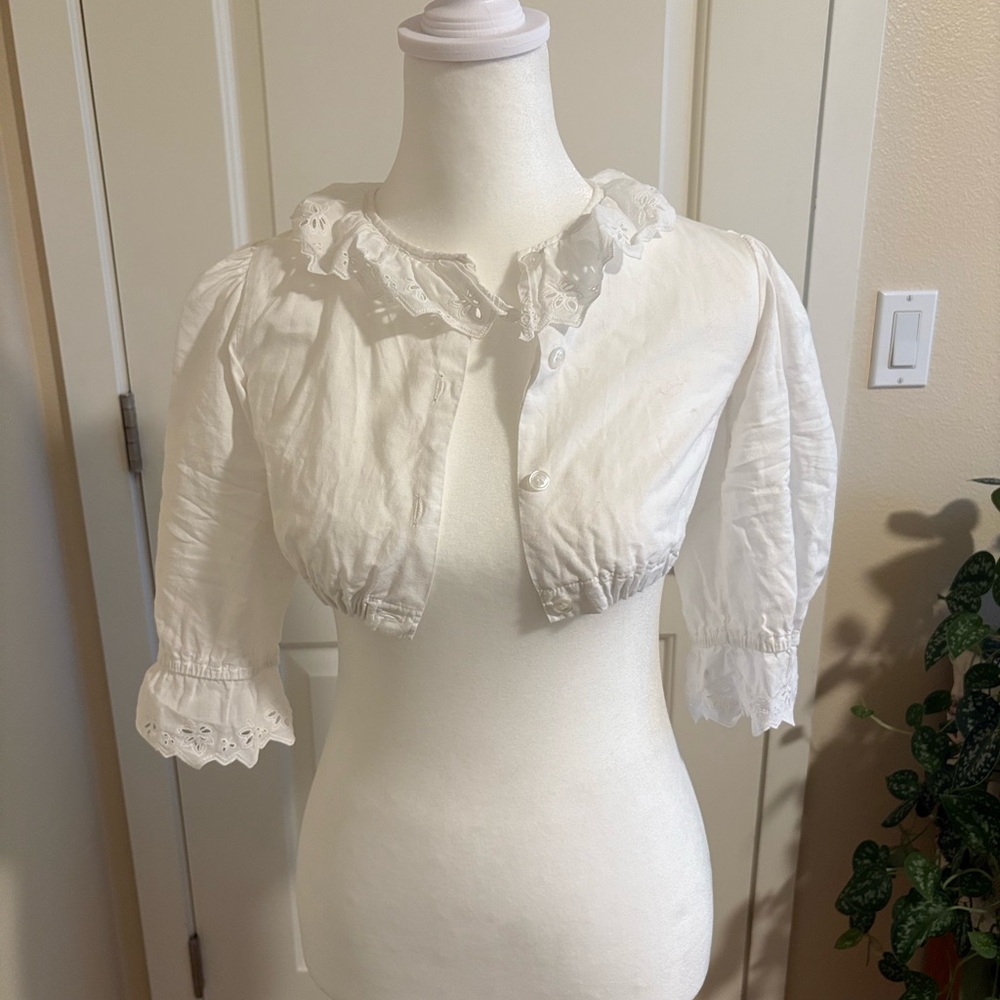 Vintage Cropped Lace Trimmed Women's Blouse